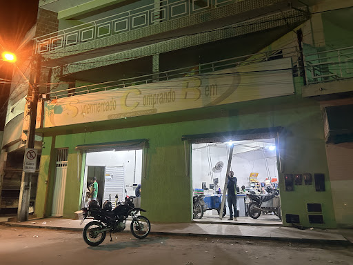 Supermercado comprando bem